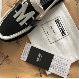 Moschino M logo loafers Sz40 NIB